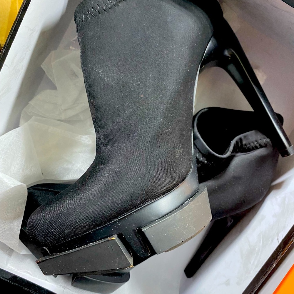 Super cute and lightweight heels